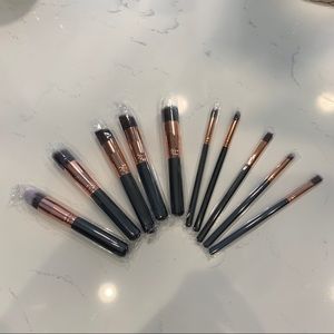 Set of 10 Rose Gold & Black Make Up Brushes